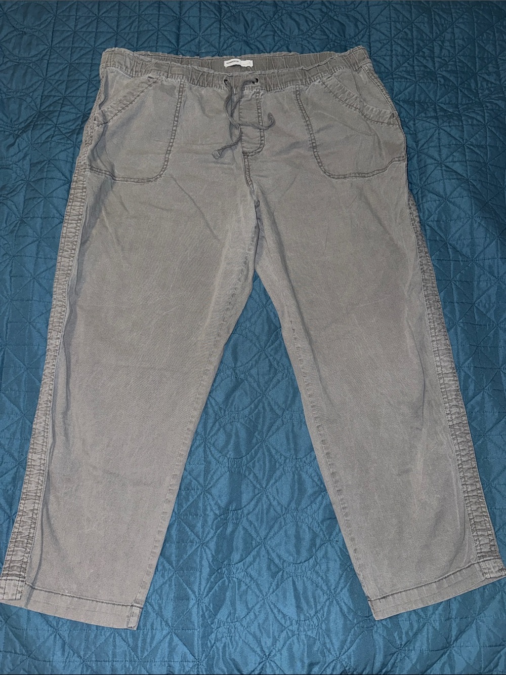 Sonoma Women's Gray Drawstring Capris